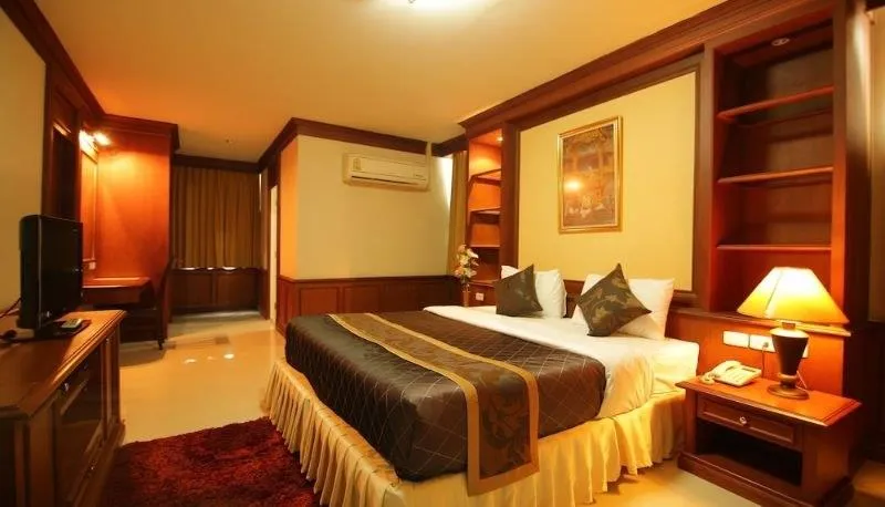 A double room at Convenient Park Hotel, Bangkok